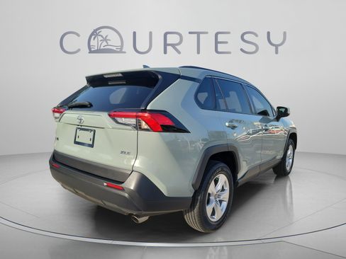 Used 2020 Toyota RAV4 XLE w/ Convenience Package FWD image 3