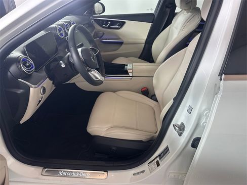 Used 2025 Mercedes-Benz C 300 4MATIC Sedan image 3