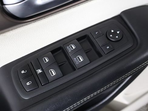 Used 2021 Chrysler Voyager Lxi FWD image 32