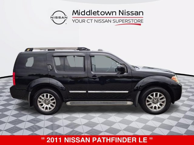 Used 2011 Nissan Pathfinder LE AWD/4WD image 2
