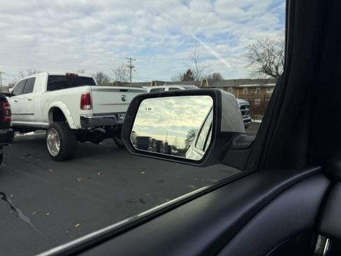 Used 2023 Chevrolet Traverse High Country image 14