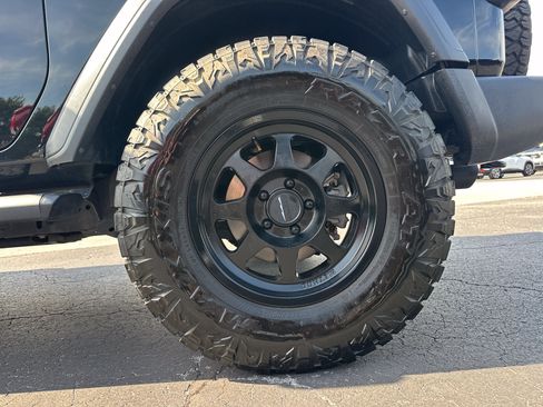 Used 2020 Jeep Wrangler Sport AWD/4WD image 18