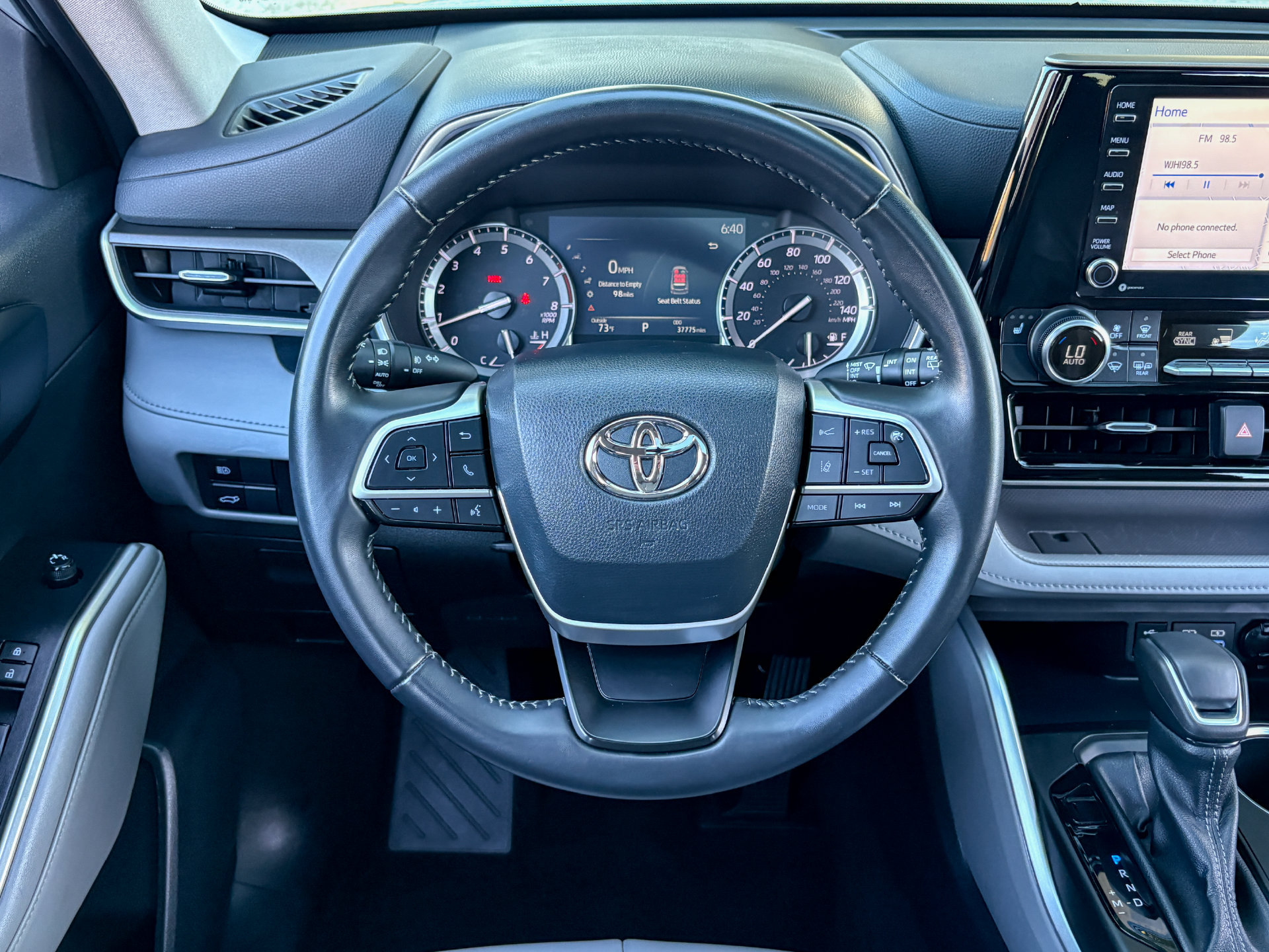 Used 2022 Toyota Highlander XLE AWD/4WD image 17