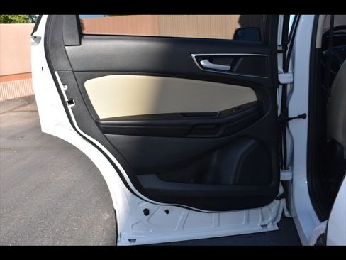 Used 2016 Ford Edge SEL image 21