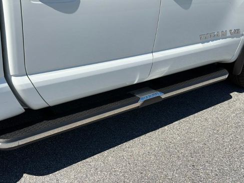 Used 2018 Nissan Titan SL image 19