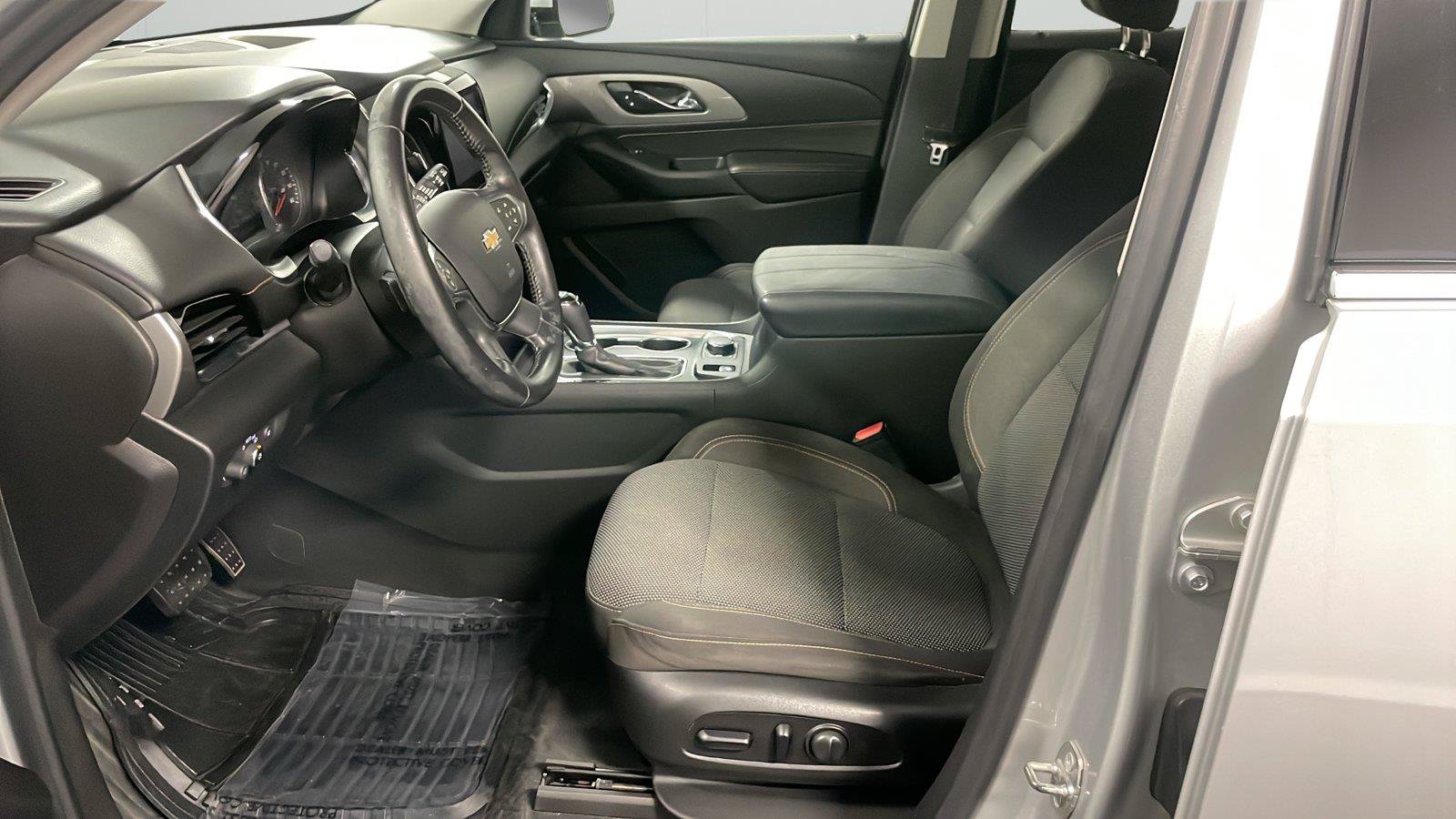 Used 2018 Chevrolet Traverse LT FWD image 10