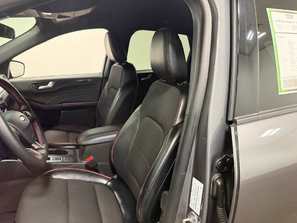 Used 2025 Ford Escape ST-Line Select AWD/4WD image 57