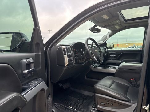 Used 2018 Chevrolet Silverado 1500 LTZ Z71 w/ Redline Edition image 17