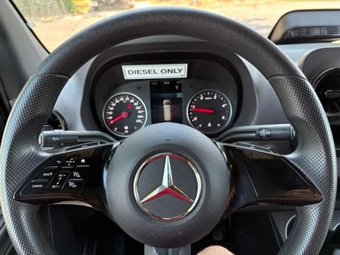 Used 2025 Mercedes-Benz Sprinter 2500 image 21