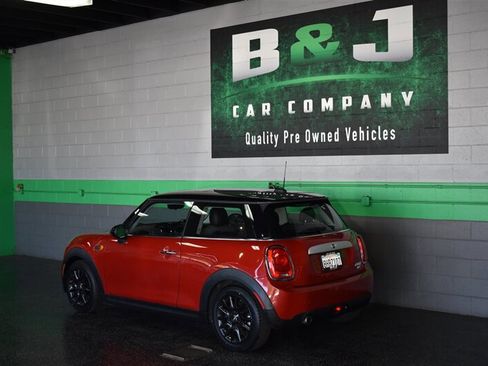 Used 2014 MINI Cooper 2-Door Hardtop image 3