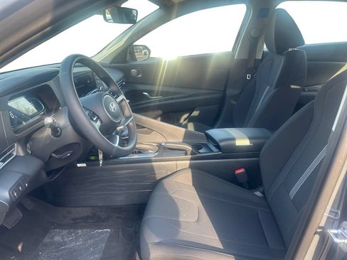 New 2026 Hyundai Elantra SE FWD image 9