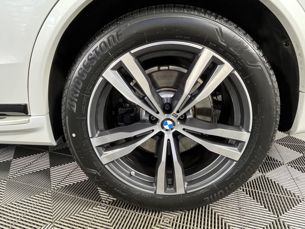 Used 2025 BMW X7 xDrive40i w/ M Sport Package AWD/4WD image 15