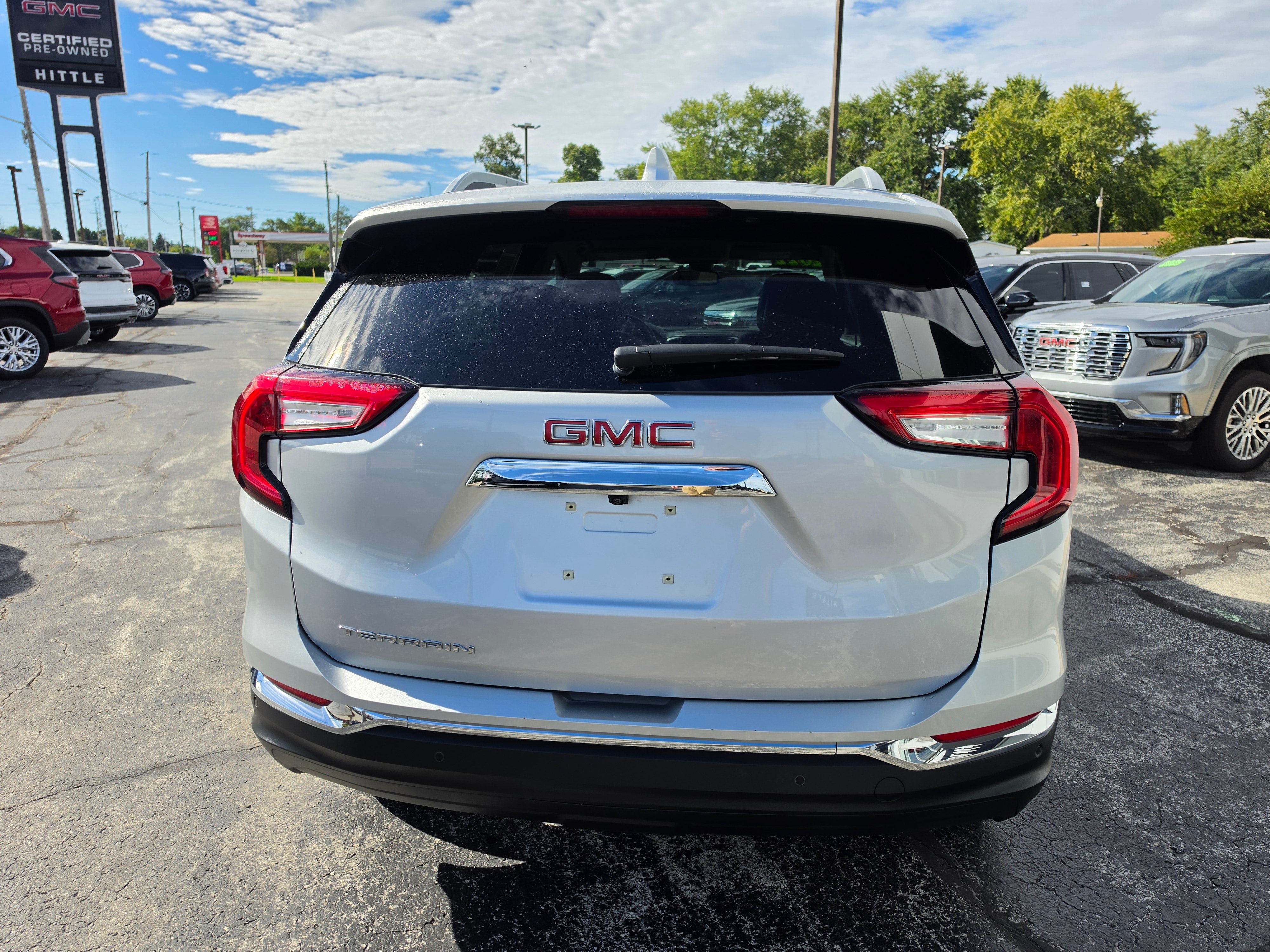 Used 2022 GMC Terrain SLT w/ Tech Package FWD image 5