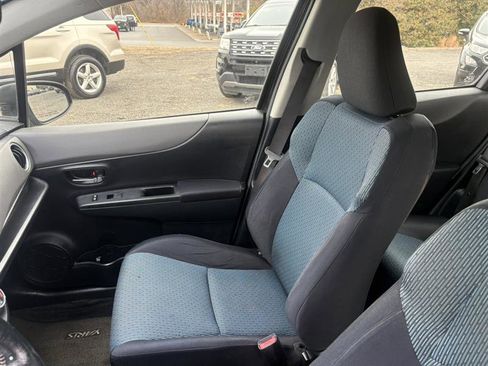 Used 2012 Toyota Yaris SE image 8