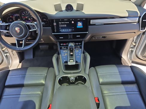 Used 2020 Porsche Cayenne AWD/4WD image 9