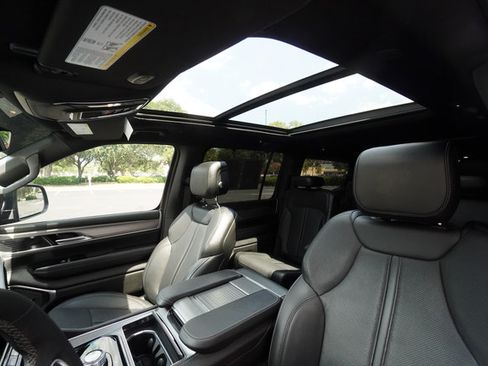 Used 2025 Jeep Wagoneer Series II w/ Convenience Group I RWD image 31