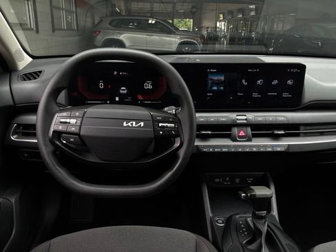 Used 2025 Kia K4 FWD image 13