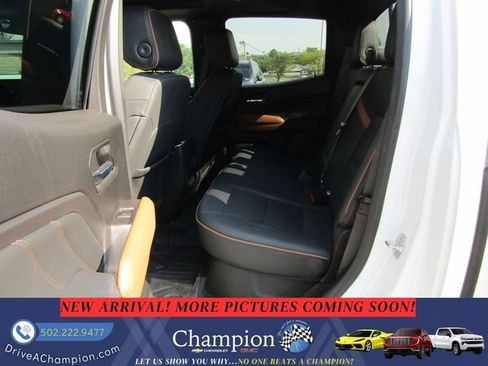 Used 2024 GMC Canyon AT4 w/ AT4 Premium Package AWD/4WD image 10
