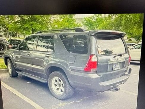 Used 2006 Toyota 4Runner SR5 AWD/4WD image 2