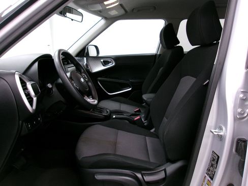 Used 2020 Kia Soul LX FWD image 8