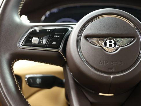 Used 2021 Bentley Bentayga AWD/4WD image 26