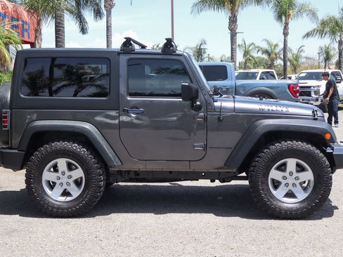 Used 2018 Jeep Wrangler Sport AWD/4WD image 11