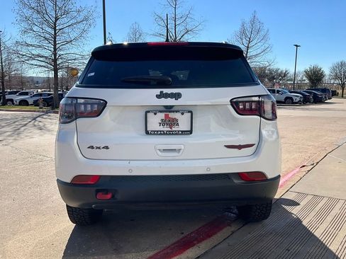 Used 2025 Jeep Compass Trailhawk AWD/4WD image 6