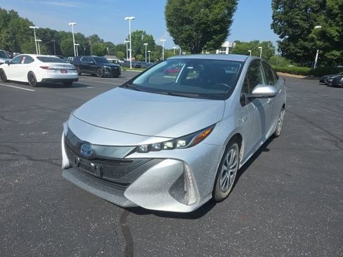 Used 2021 Toyota Prius Prime LE FWD image 4