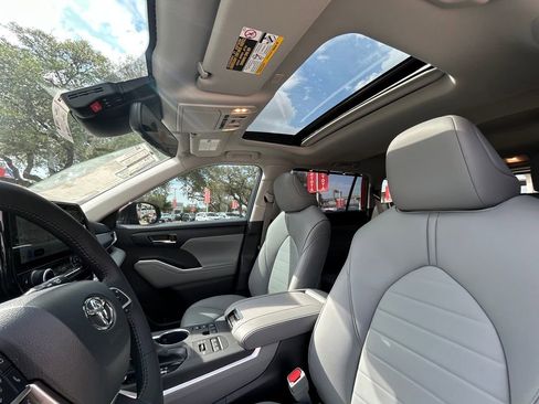 New 2026 Toyota Highlander XLE AWD/4WD image 12