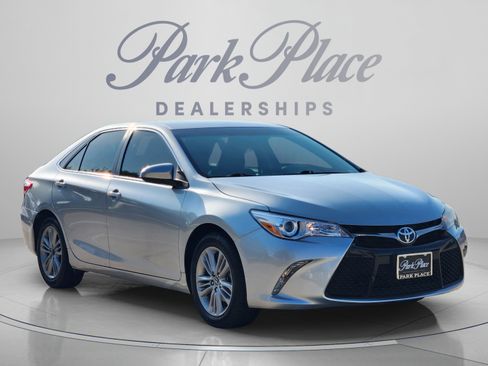 Used 2015 Toyota Camry SE FWD image 4