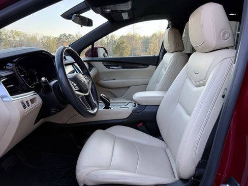 Used 2017 Cadillac XT5 Base image 32