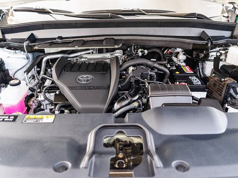 Certified 2024 Toyota Grand Highlander FWD image 31