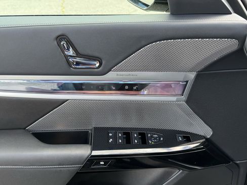 Used 2025 BMW 760i xDrive w/ Premium Package image 22