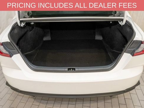 Used 2025 Toyota Camry SE FWD image 5