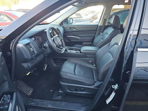 Certified 2025 Nissan Pathfinder SL w/ SL Premium Package image 7