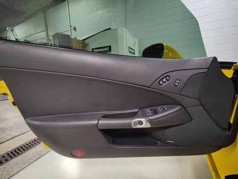 Used 2006 Chevrolet Corvette Z06 w/ Preferred Equipment Group image 23