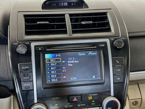 Used 2012 Toyota Camry LE FWD image 19