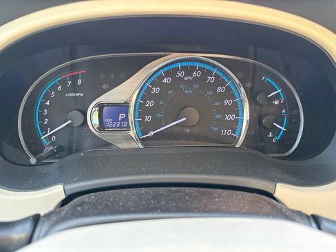 Used 2014 Toyota Sienna XLE FWD image 16