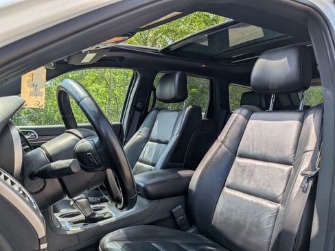 Used 2022 Jeep Grand Cherokee Limited AWD/4WD image 3