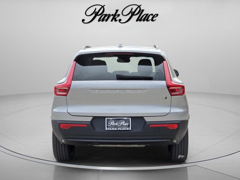 Used 2025 Volvo XC40 B5 Plus AWD/4WD image 4