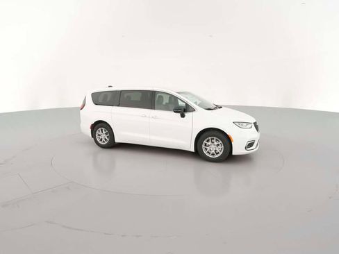 New 2026 Chrysler Pacifica Select image 15