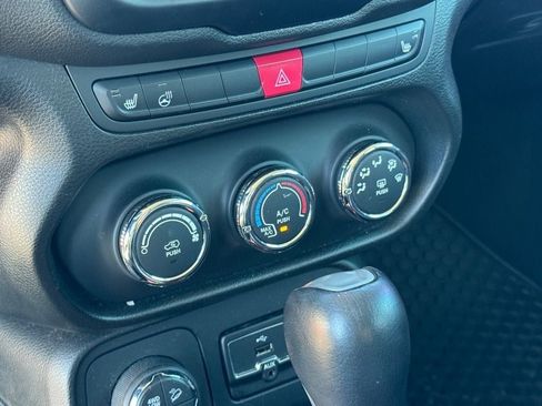 Used 2016 Jeep Renegade Trailhawk image 21