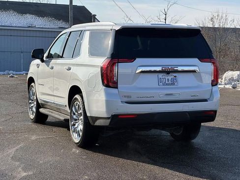 Used 2022 GMC Yukon SLT w/ SLT Premium Package image 3