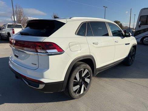 Used 2025 Volkswagen Atlas Cross Sport SE image 3