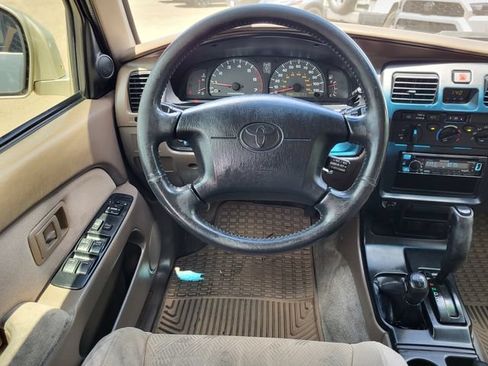 Used 2002 Toyota 4Runner SR5 AWD/4WD image 25