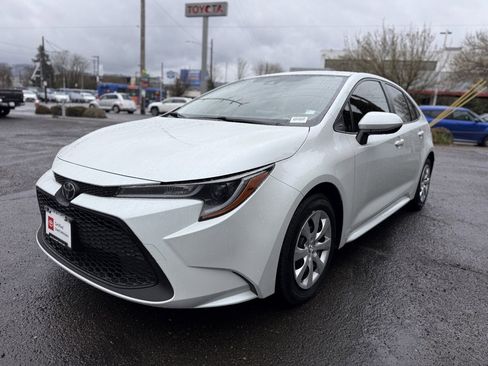 Certified 2022 Toyota Corolla LE image 4