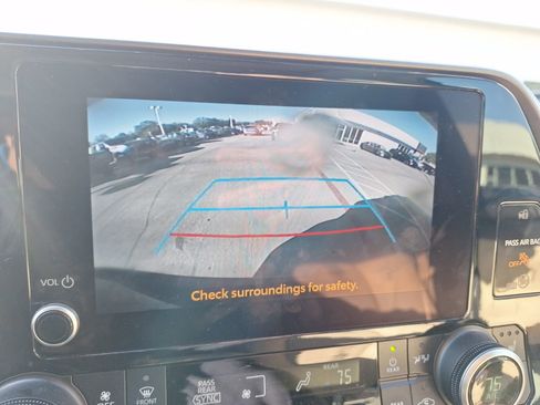 Used 2024 Toyota Highlander LE image 26