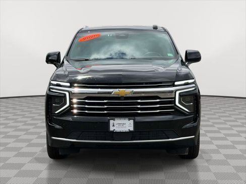 Used 2025 Chevrolet Suburban LT AWD/4WD image 2