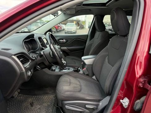 Used 2020 Jeep Cherokee Latitude w/ Cold Weather Group AWD/4WD image 12