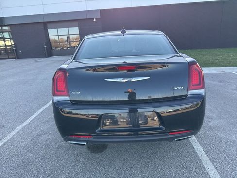 Used 2018 Chrysler 300 S AWD/4WD image 4